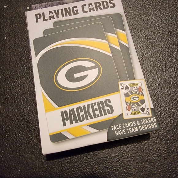 New In Package NFL Green Bay Packers playing cards plastic - Picture 2 of 10